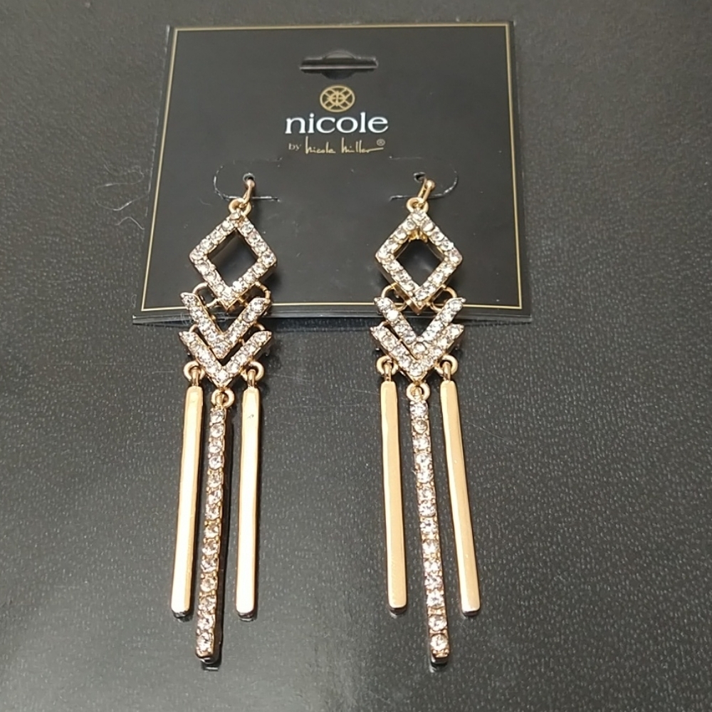 🎈‎ Nicole Dangle Earrings